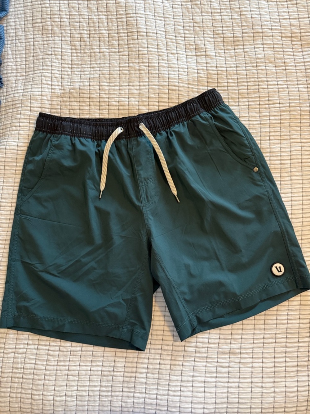 Vuori Shorts with Contrast Waistband